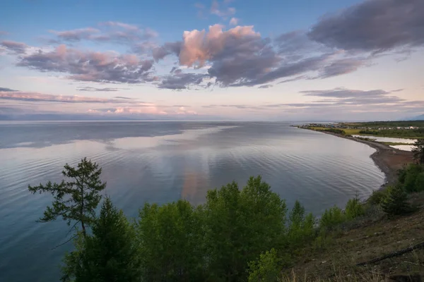 The coast of Lake Baikal in Severobaikalsk city district — Stock Photo, Image