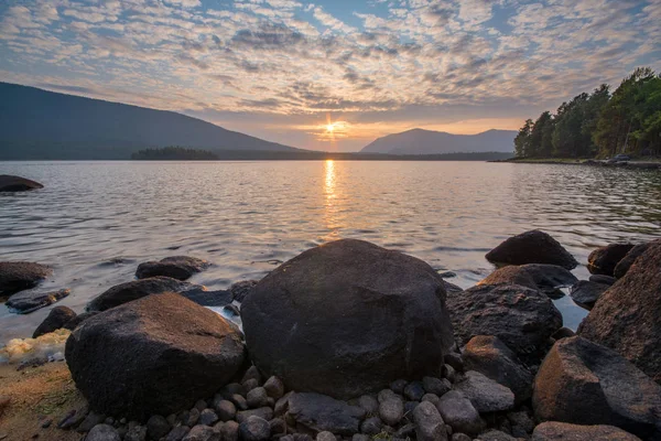 Frolikha gölünde yaz günbatımı