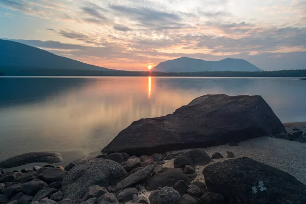 Matahari terbenam di danau Frolikha — Stok Foto