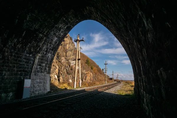 Demiryolu Tünelinden Bak — Stok fotoğraf