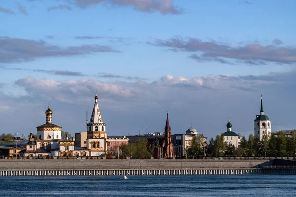 Άποψη Των Καθολικών Και Ορθόδοξων Εκκλησιών Του Ιρκούτσκ — Φωτογραφία Αρχείου