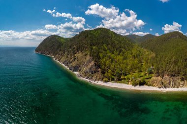 Baykal Gölü kıyısının havadan görünüşü