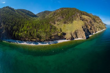 Baykal Gölü kıyısının havadan görünüşü