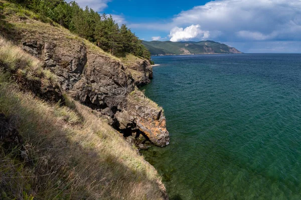Skały Przybrzeżne Nad Jeziorem Bajkał — Zdjęcie stockowe