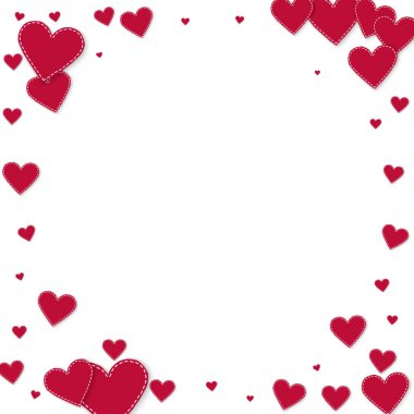 Kırmızı kalp konfetileri sever. Sevgililer Günü hediyesi.