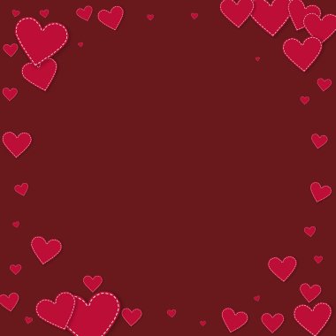 Kırmızı kalp konfetileri sever. Sevgililer Günü hediyesi.