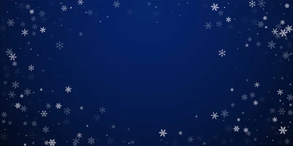 稀疏的降雪圣诞背景。淡淡的飞舞 — 图库矢量图片