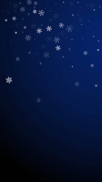 Sparse snowfall Christmas background. Subtle flyin — Stock Vector