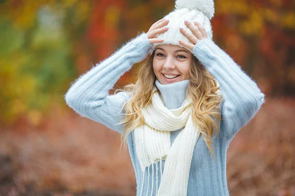 Young Attractive Woman Autumn Colorful Background — Stock Photo, Image