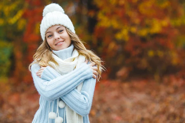 Young Attractive Woman Autumn Colorful Background — Stock Photo, Image