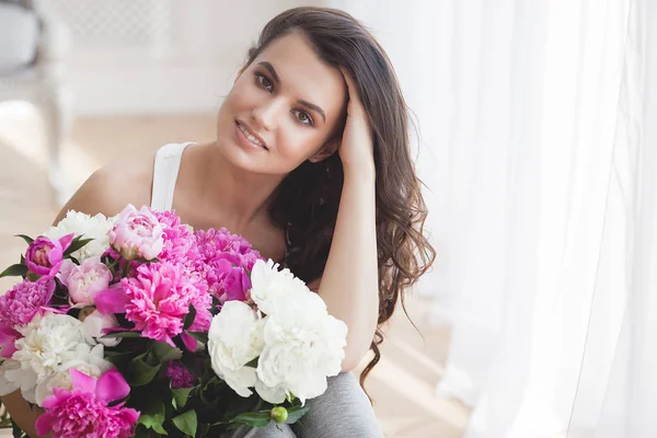 Young Attractive Woman Pink White Peony Flowers — Stock Photo, Image