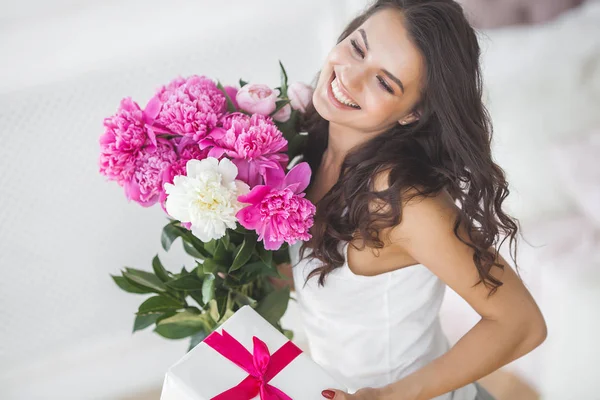 Very Beautiful Woman Flowers Gift Indoors — Stock Photo, Image