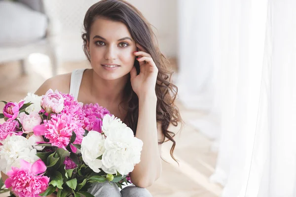 Young Attractive Woman Pink White Peony Flowers — Stock Photo, Image