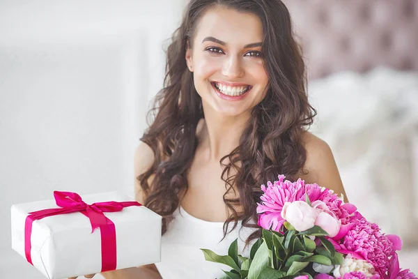 Very Beautiful Woman Flowers Gift Indoors — Stock Photo, Image