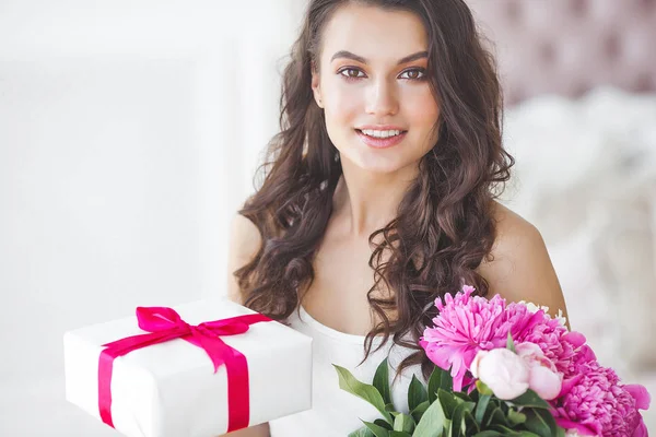 Very Beautiful Woman Flowers Gift Indoors — Stock Photo, Image