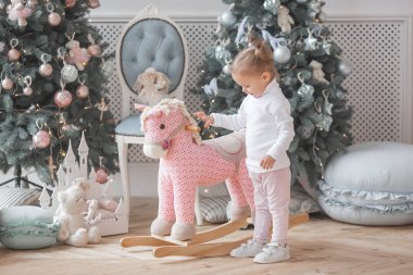 Noel arka plan, küçük şirin kız