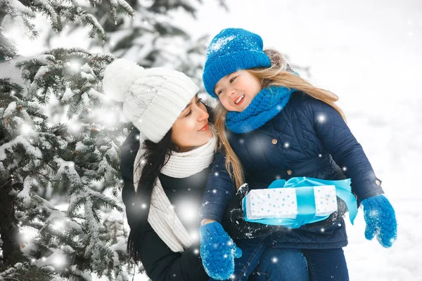 Happy Family Sharing Christmas Presents — Stock Photo, Image