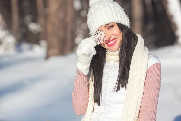 Close Portrait Young Beautiful Woman Winter Wood Attractive Lady Smiling — Stock Photo, Image