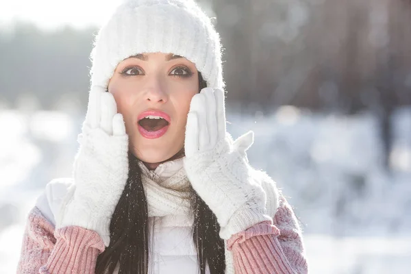 Surprised Young Woman Outdoors Winter — Stock Photo, Image