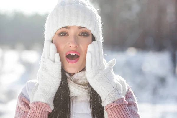 Surprised Young Woman Outdoors Winter Chocked Lady Woman Wearing Knitted — Stock Photo, Image