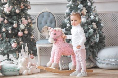 Noel arka plan, küçük şirin kız