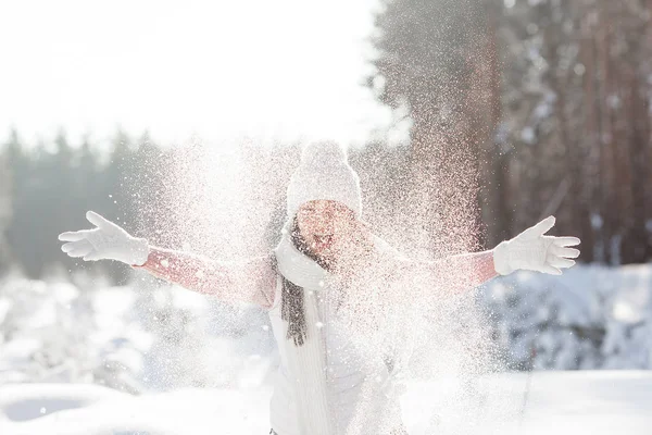 Veselá Mladá Žena Zimním Období Venku Bavit — Stock fotografie