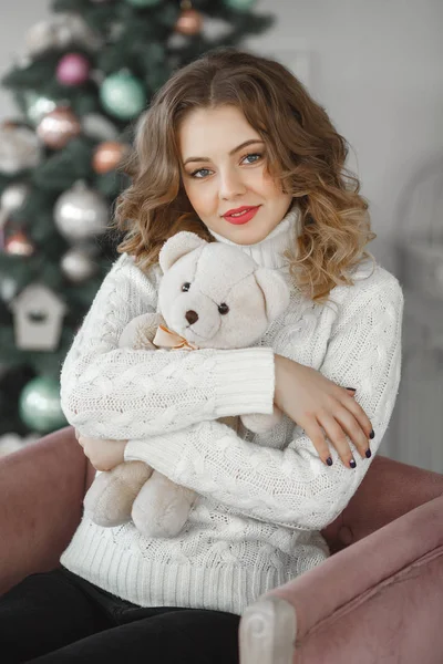 Primer Plano Retrato Joven Hermosa Mujer Fondo Navidad — Foto de Stock