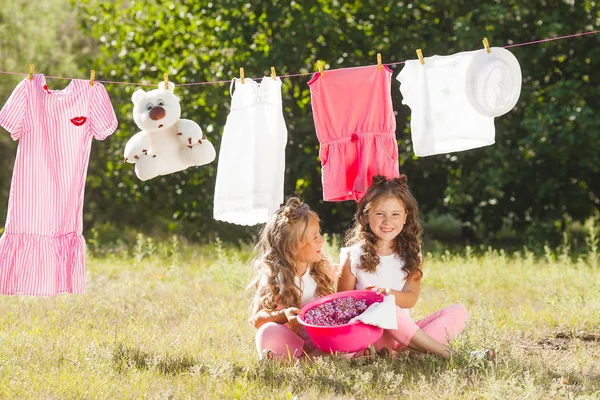 Two Little Girls Hanging Out Laundry Sisters Doing Housework — Stock Photo, Image