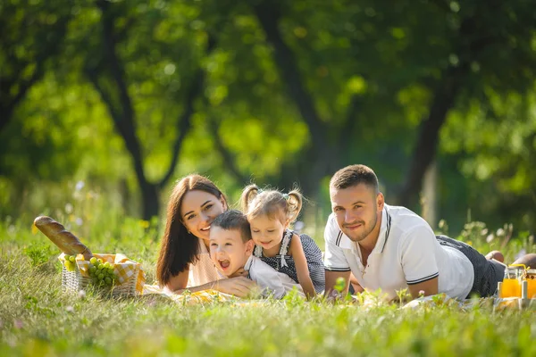 Cheerful Family Having Picnic Parents Having Dinner Kids Outdoors — Stock Photo, Image