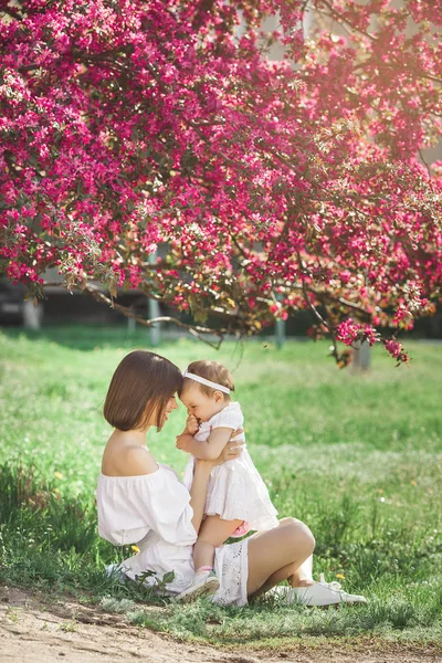 Portrait Young Beautiful Mother Her Little Baby Girl Close Still — Stock Photo, Image