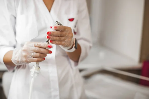 Attractive Young Doctor Making Mesotherapy Her Client Woman Beauty Salon — Stock Photo, Image