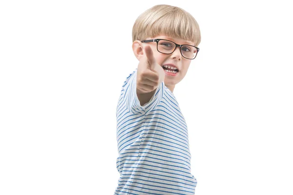かわいらしい子供の眼鏡を身に着けている孤立した背景に 親指で陽気な子供 愛らしい少年 — ストック写真