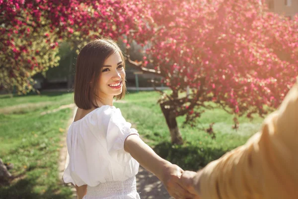 Attractive Young People Walking Park Pretty Couple Together Woman Man — Stock Photo, Image