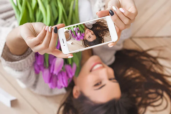 Young Attractive Woman Making Selfie Flowers Indoors — Stock Photo, Image