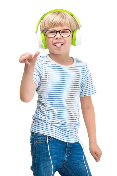 Χαριτωμένο Παιδί Ακούγοντας Μουσική Πολύ Δυνατά Φορώντας Ακουστικά Ηχεία Δυστυχισμένο — Φωτογραφία Αρχείου