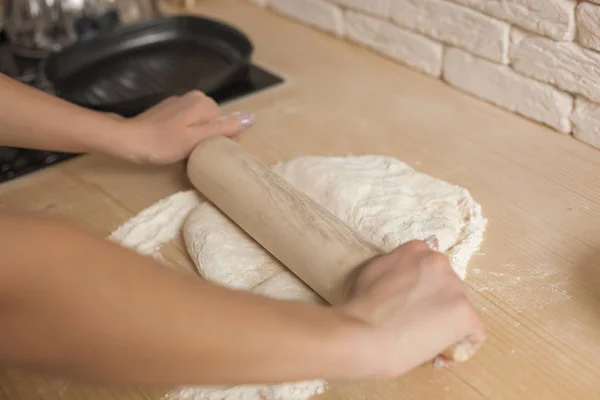 Donna Che Prepara Impasto Primo Piano Ancora Delle Mani Donna — Foto Stock