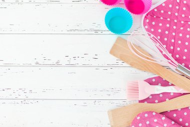 Mutfak eşyaları flatlay. Üstten Görünüm fitchen cihazların. Fırın malzeme. Kahya arka plan. Ev yapımı yiyecek.