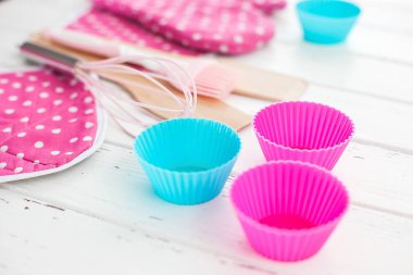 Mutfak eşyaları flatlay. Üstten Görünüm fitchen cihazların. Fırın malzeme. Kahya arka plan. Ev yapımı yiyecek.