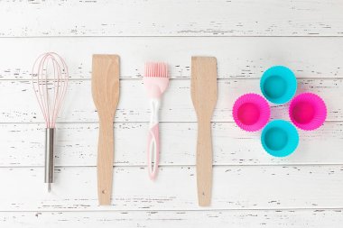 Mutfak eşyaları flatlay. Üstten Görünüm fitchen cihazların. Fırın malzeme. Kahya arka plan. Ev yapımı yiyecek.