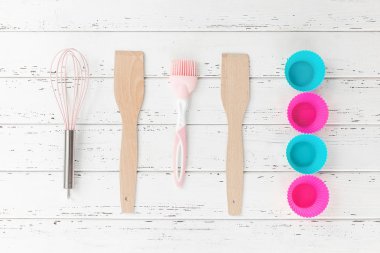 Mutfak eşyaları flatlay. Üstten Görünüm fitchen cihazların. Fırın malzeme. Kahya arka plan. Ev yapımı yiyecek.