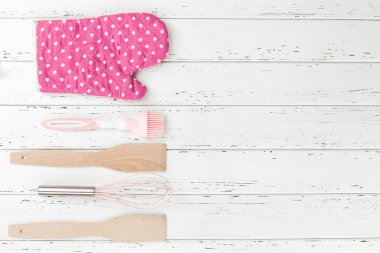 Mutfak eşyaları flatlay. Üstten Görünüm fitchen cihazların. Fırın malzeme. Kahya arka plan. Ev yapımı yiyecek.