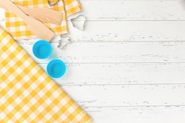 Mutfak eşyaları flatlay. Üstten Görünüm fitchen cihazların. Fırın malzeme. Kahya arka plan. Ev yapımı yiyecek.