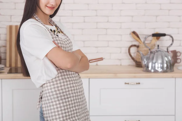 Ibu Rumah Tangga Muda Latar Belakang Dapur Wanita Dapur Rumah — Stok Foto