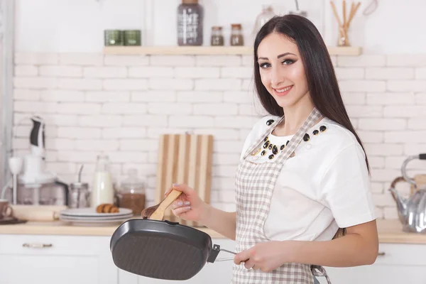 Young Housewife Kitchen Background Woman Home Kitchen Female Cooking Copy — Stock Photo, Image