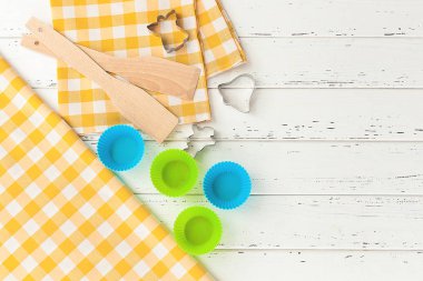 Mutfak eşyaları flatlay. Üstten Görünüm fitchen cihazların. Fırın malzeme. Kahya arka plan. Ev yapımı yiyecek.