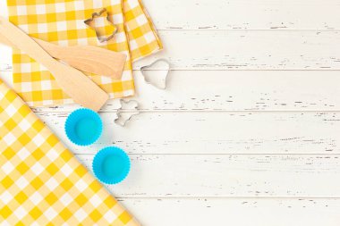 Mutfak eşyaları flatlay. Üstten Görünüm fitchen cihazların. Fırın malzeme. Kahya arka plan. Ev yapımı yiyecek.