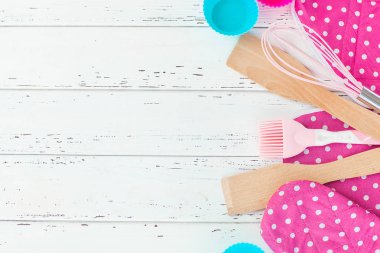 Fırın aksesuarları. Mutfak. Mutfak şeyler düz yatıyordu atış. Hizmetçi aletleri. Pişirme yools üst görünümü.