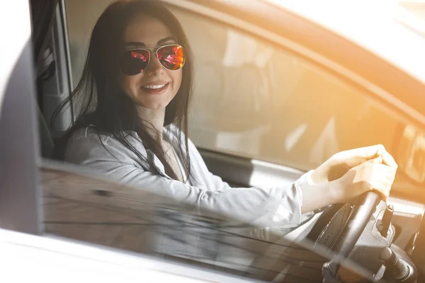 Woman Posing Car Female Driving Car Attractive Young Lady Automobile — Stock Photo, Image