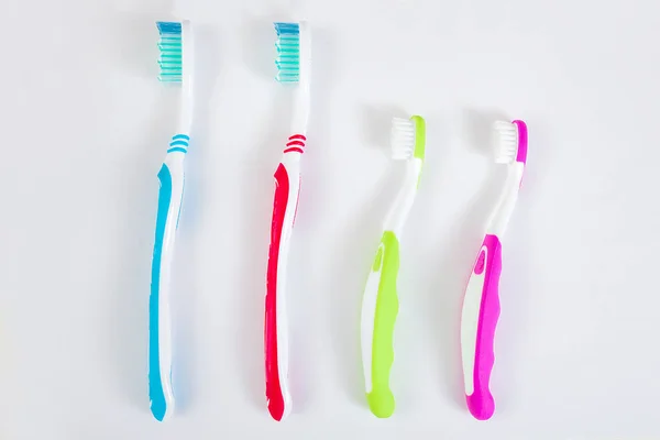 Escovas Dentes Fundo Neutro Conceito Higiene Familiar — Fotografia de Stock