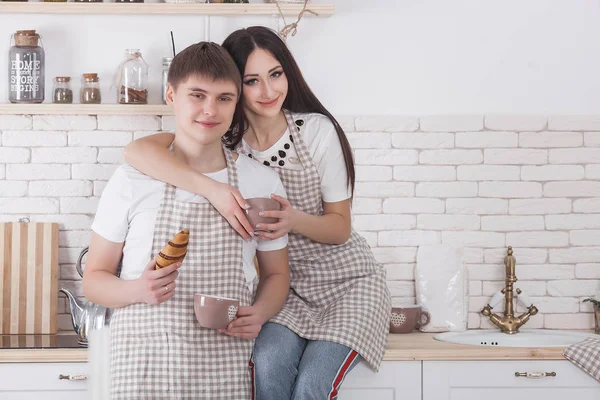Young Couple Kitchen Young Family Having Fun Kitchen Husband Wife — Stock Photo, Image